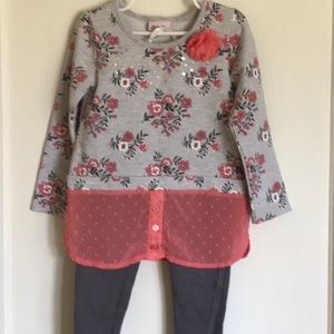 Girls 5T Shirt and leggings combo.